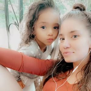 Meet your Posher, Alyssa